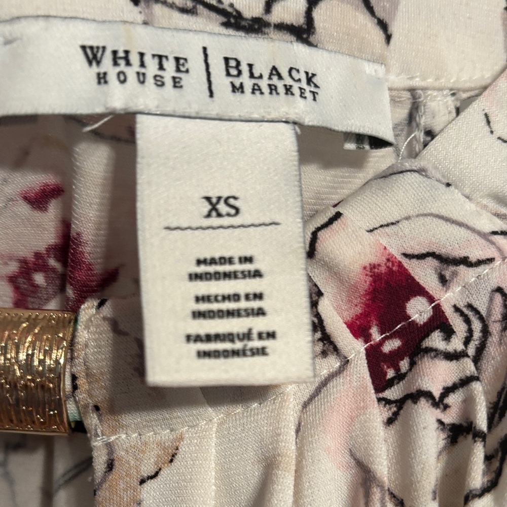 White House Black Market Floral Sleeveless Top - White and Red size XS  NWOT - Picture 6 of 10